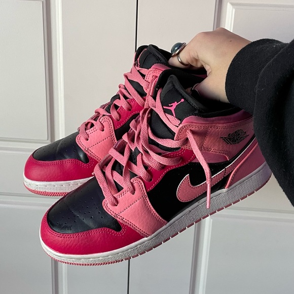 jordan 1 mid “coral pink” size 8 w size 6 y. - Picture 1 of 3